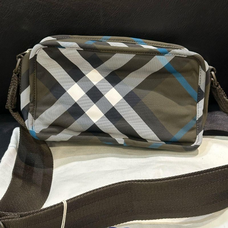 💎Han's house精品服飾💎burberry 格紋 尼龍 防水 側背包 現貨 原價44000-6