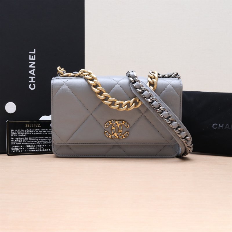 CHANEL 19BAG吸扣WOC19灰色羊皮29開金扣肩背包-0