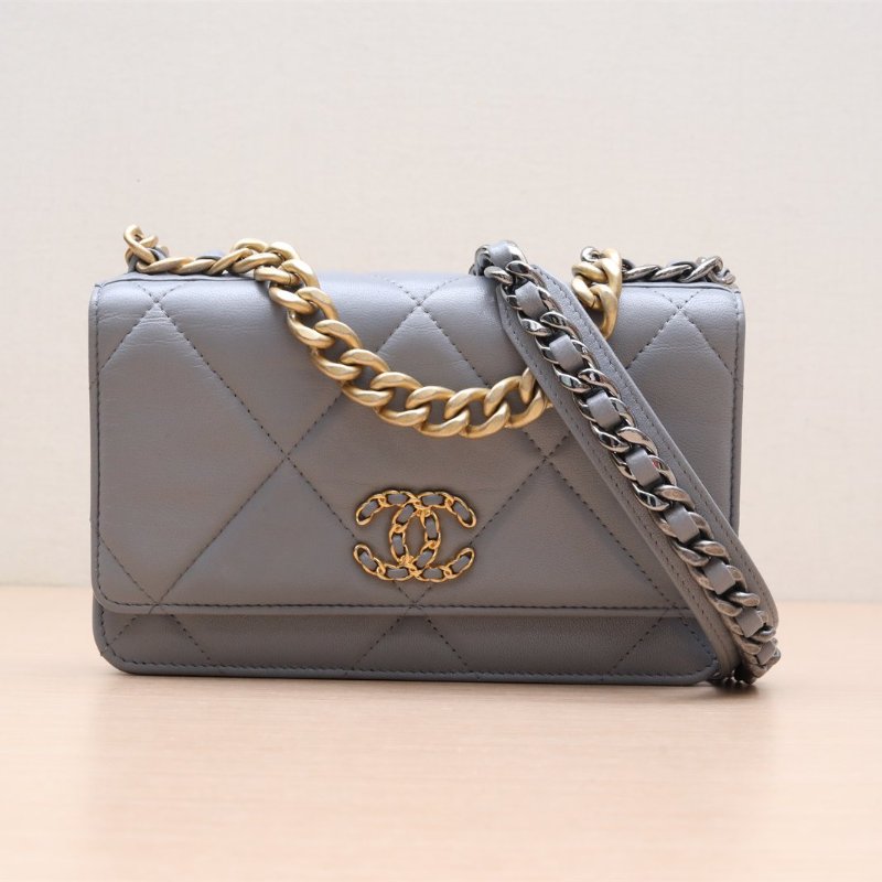 CHANEL 19BAG吸扣WOC19灰色羊皮29開金扣肩背包-1