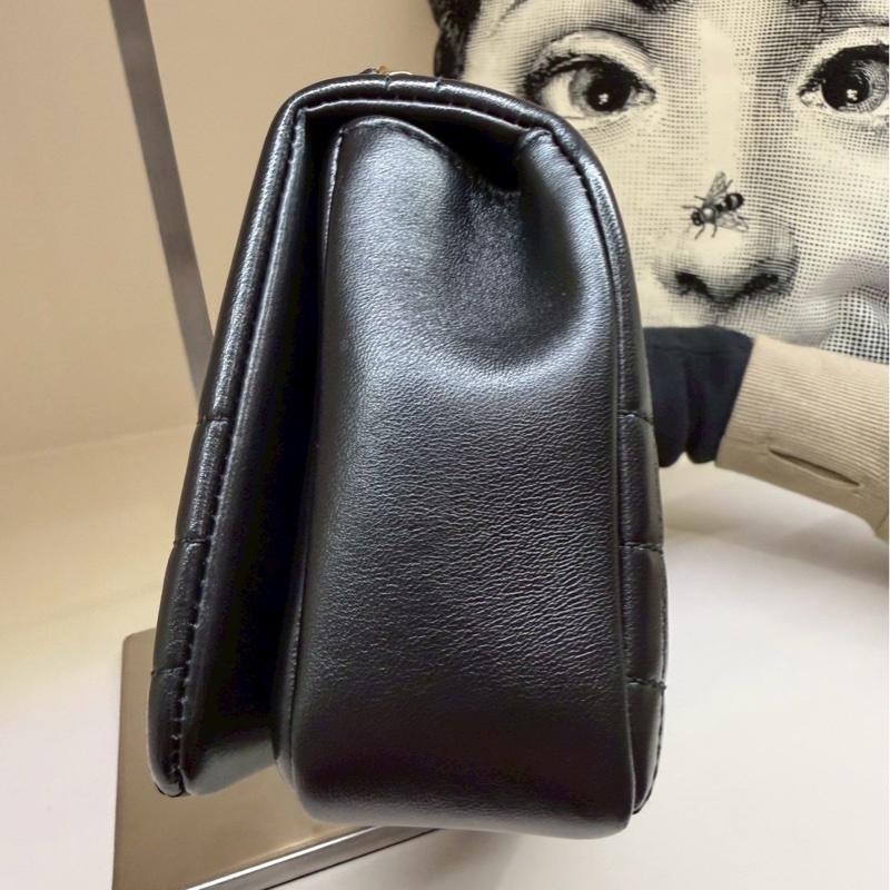 BURBERRY 黑色TB金標Lola包-5