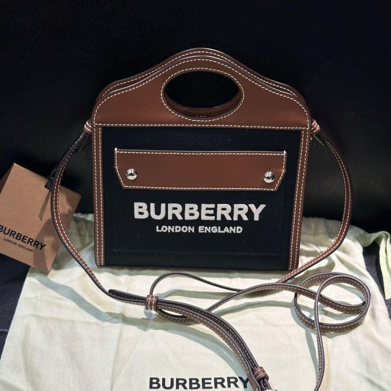 💎Han's house精品服飾💎Burberry Pocket 帆布 側背包 迷你 17x13x2.5cm 現貨 原價35500-8