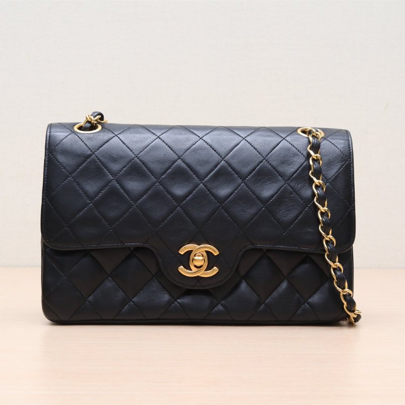 CHANEL 中古黑金羊單肩包Jennie同款黑色羊皮1開金扣肩背包-1
