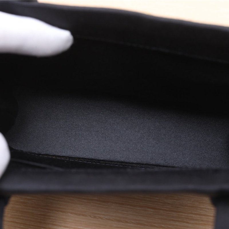CHANEL 中古緞面鑽扣mini手提包黑色5開肩背包-2