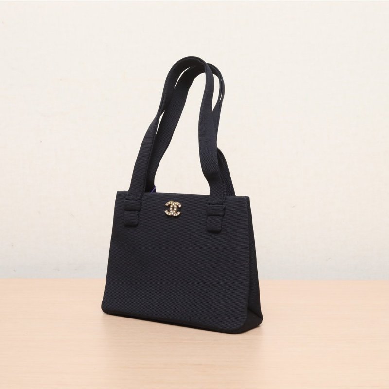 CHANEL 中古緞面鑽扣mini手提包黑色5開肩背包-3