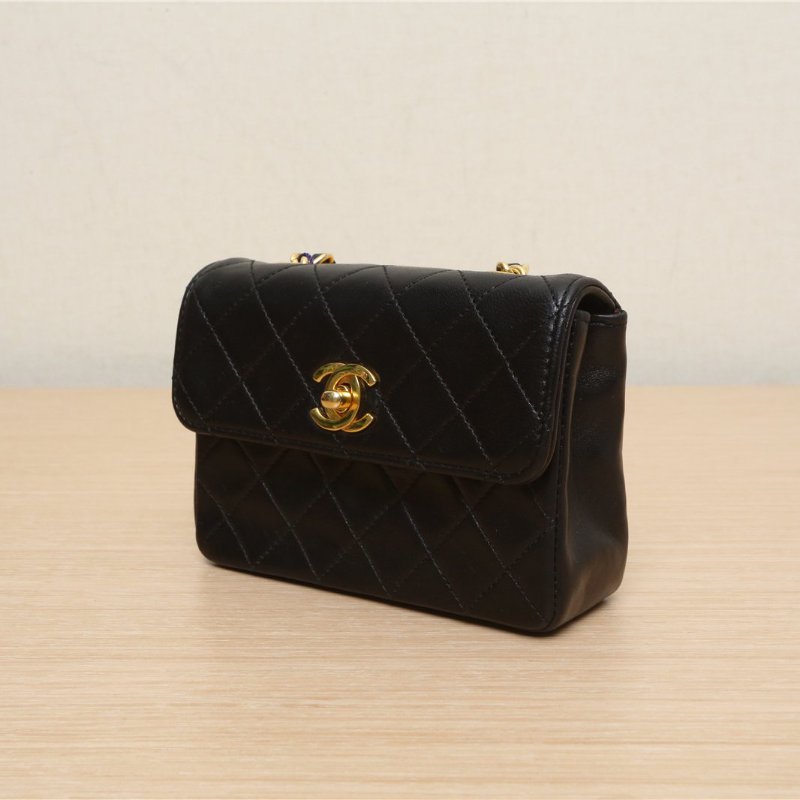 CHANEL 中古黑金羊miniCF14黑色羊皮1開金扣肩背包-3