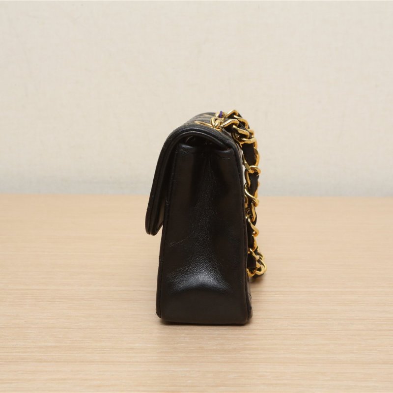 CHANEL 中古黑金羊miniCF14黑色羊皮1開金扣肩背包-4