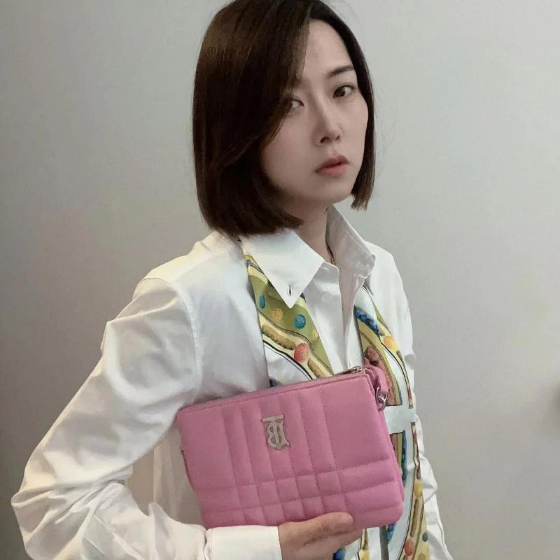 💎Han's house精品服飾💎 Burberry Lola TB 小羊皮 荔枝 小牛皮 肩背包 20x14x3cm-4