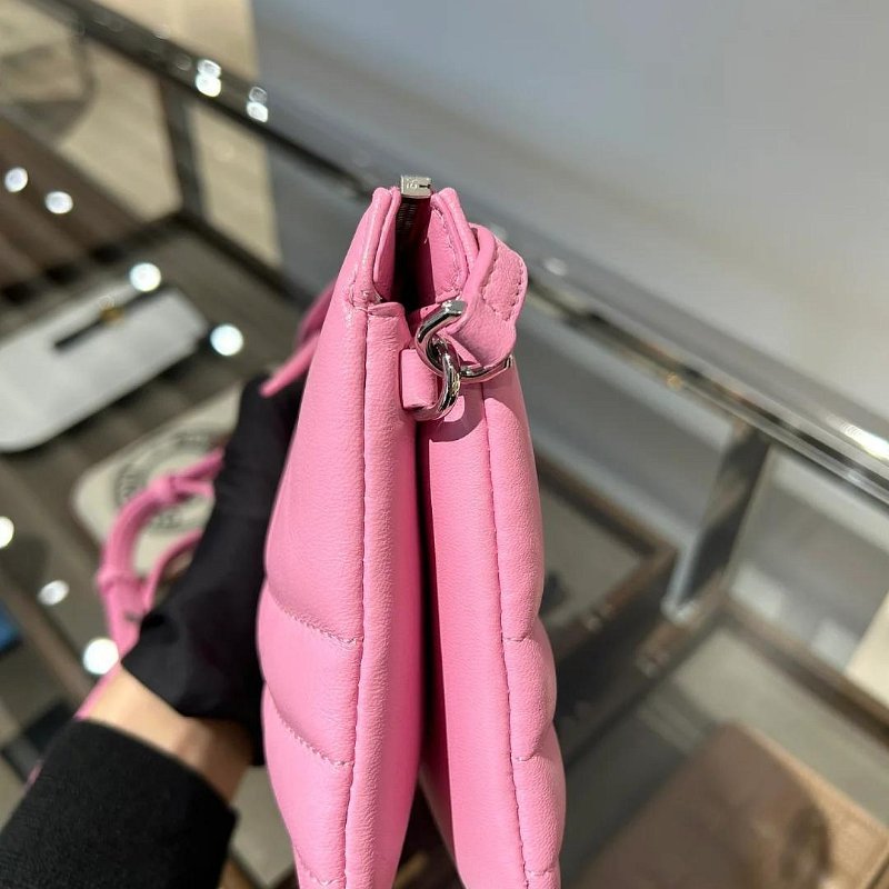 💎Han's house精品服飾💎 Burberry Lola TB 小羊皮 荔枝 小牛皮 肩背包 20x14x3cm-5