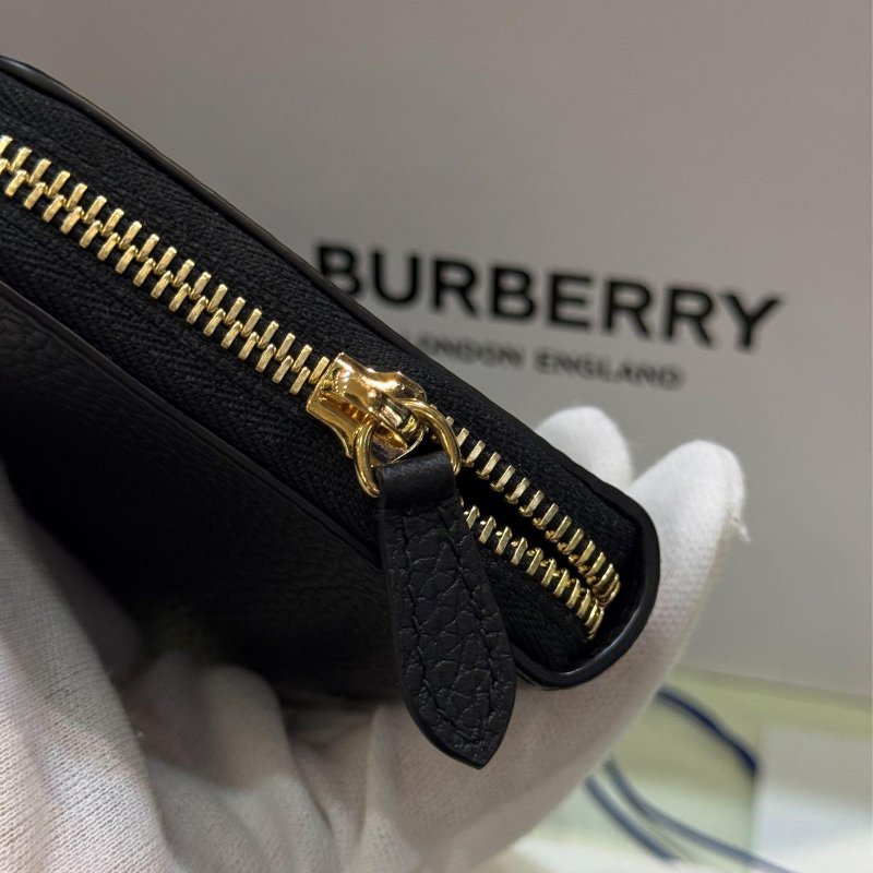 💎Han's house精品服飾💎 Burberry 皮 格紋 拉鍊 長夾 81072641 現貨-4