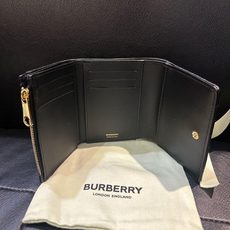 💎Han's house精品服飾💎BURBERRY Lola 衍縫 羔羊皮 格紋 三折 短夾 現貨 原價20900-3