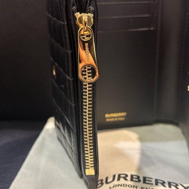 💎Han's house精品服飾💎BURBERRY Lola 衍縫 羔羊皮 格紋 三折 短夾 現貨 原價20900-4