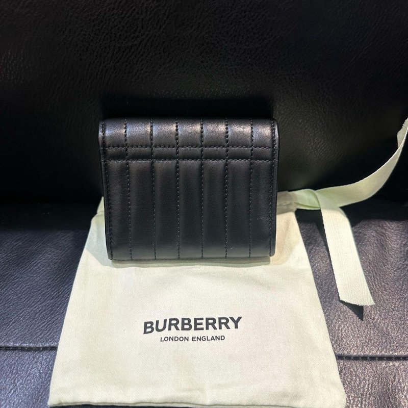 💎Han's house精品服飾💎BURBERRY Lola 衍縫 羔羊皮 格紋 三折 短夾 現貨 原價20900-5