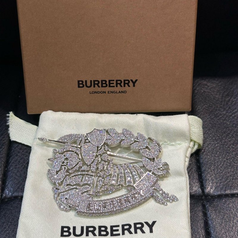 💎Han's house精品服飾💎BURBERRY 手工鑲嵌水晶 戰馬 騎士 別針 胸針 也可作為吊墜佩戴-4