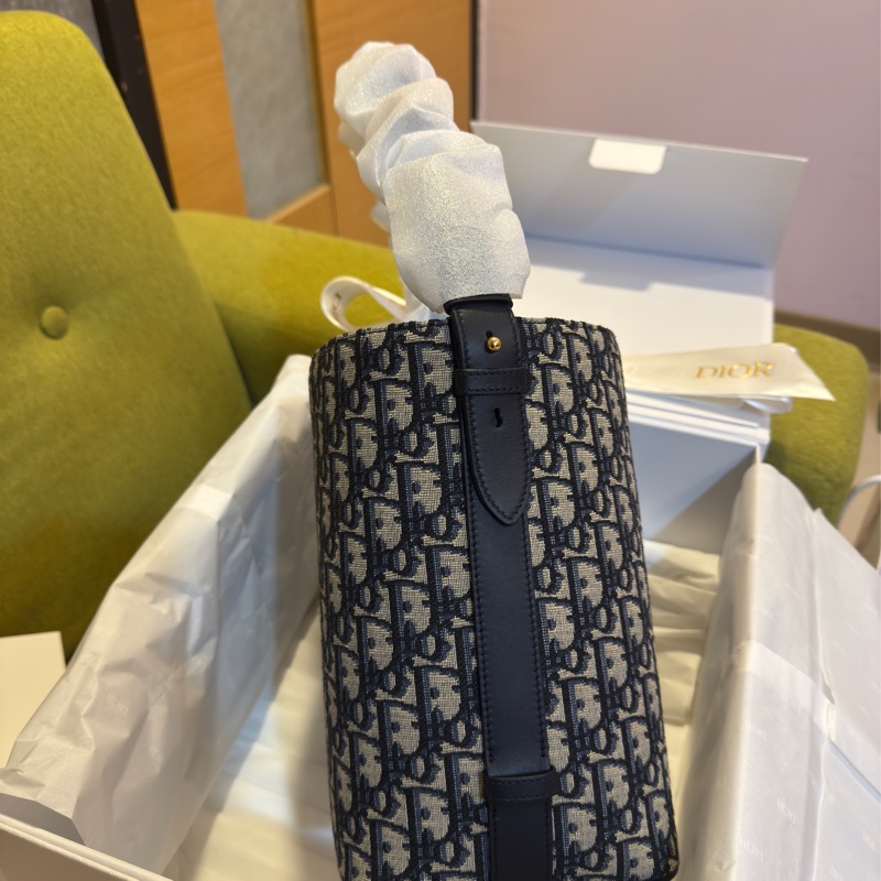 Dior最新款 Diorstar 小型水桶包 藍色緹花-3