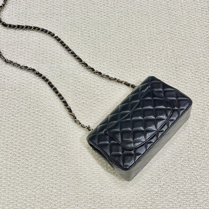 CHANEL - 黑色羊皮淡金釦20cm coco-1