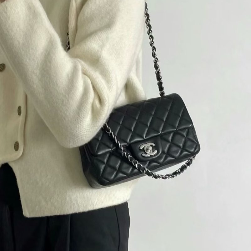 CHANEL - 黑色羊皮淡金釦20cm coco-2
