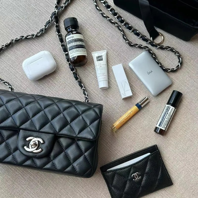 CHANEL - 黑色羊皮淡金釦20cm coco-5