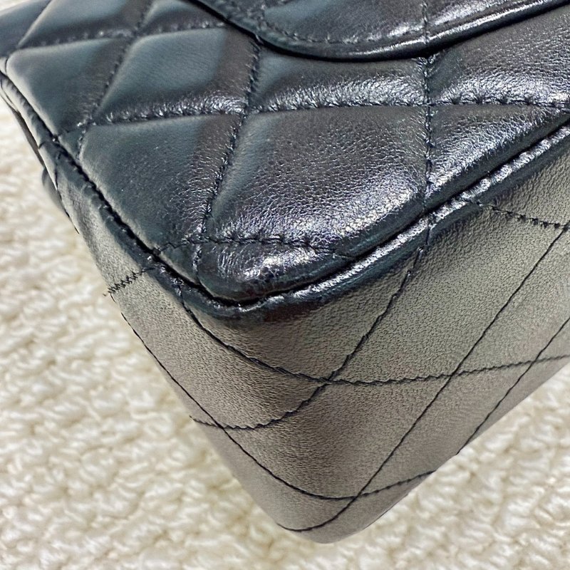 CHANEL - 黑色羊皮淡金釦20cm coco-9