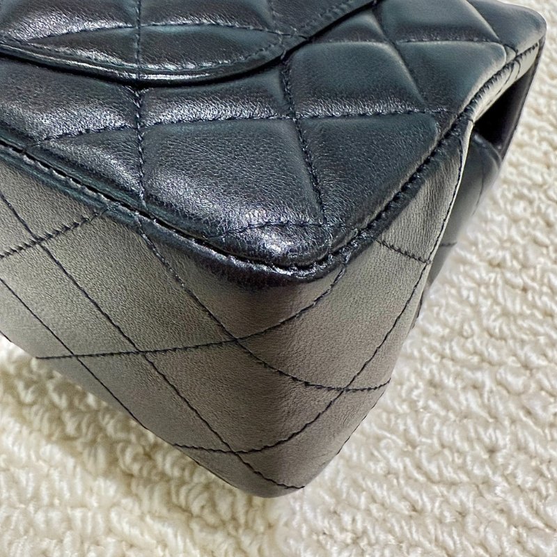 CHANEL - 黑色羊皮淡金釦20cm coco-10