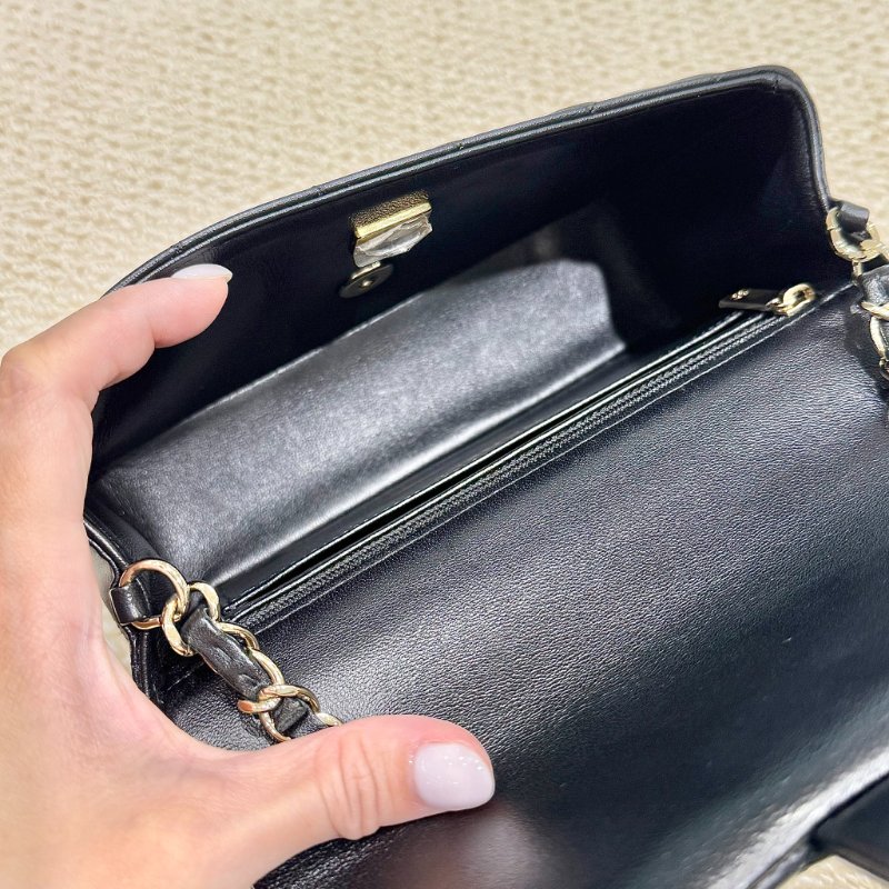 CHANEL - 黑色羊皮淡金釦20cm coco-12