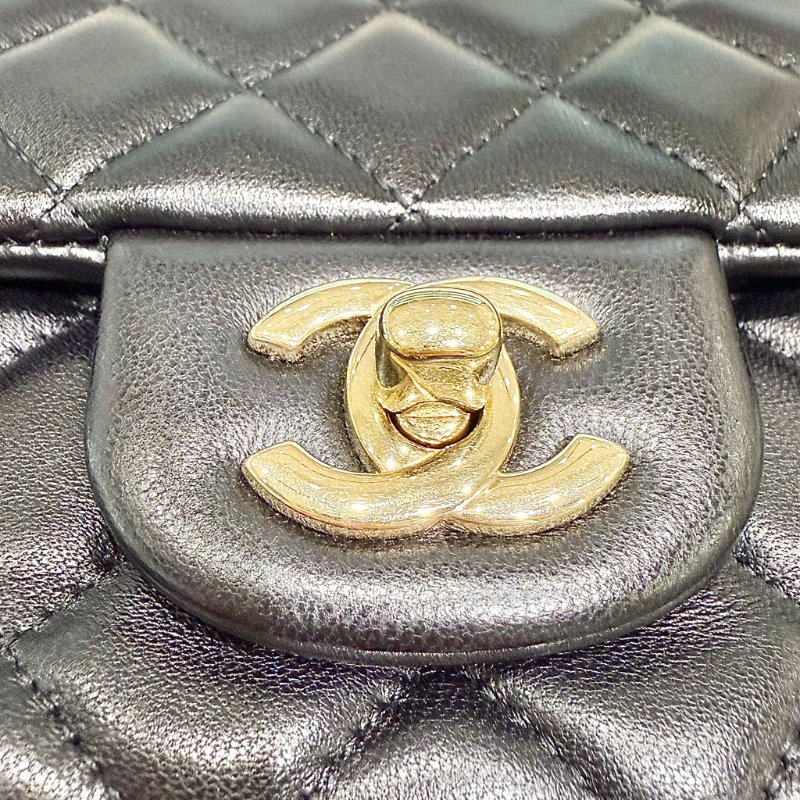 CHANEL - 黑色羊皮淡金釦20cm coco-16