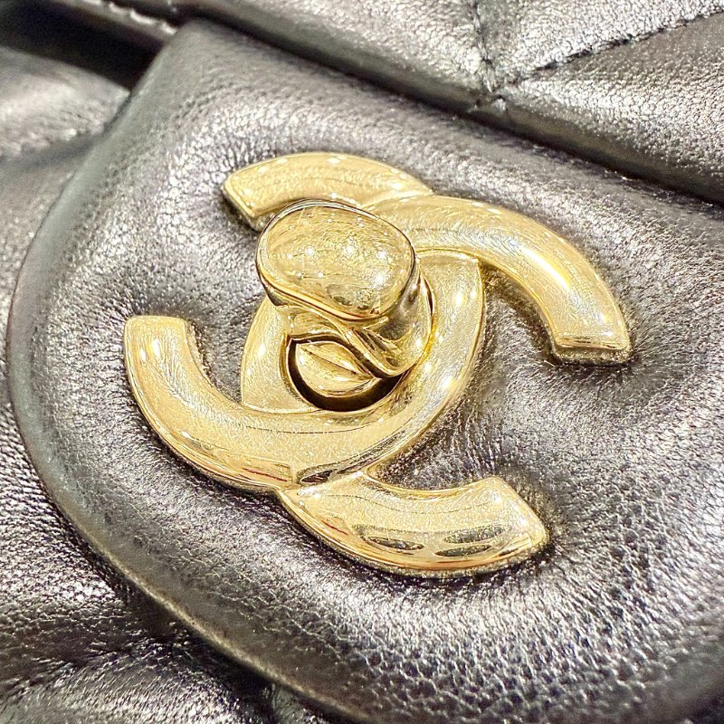 CHANEL - 黑色羊皮淡金釦20cm coco-17