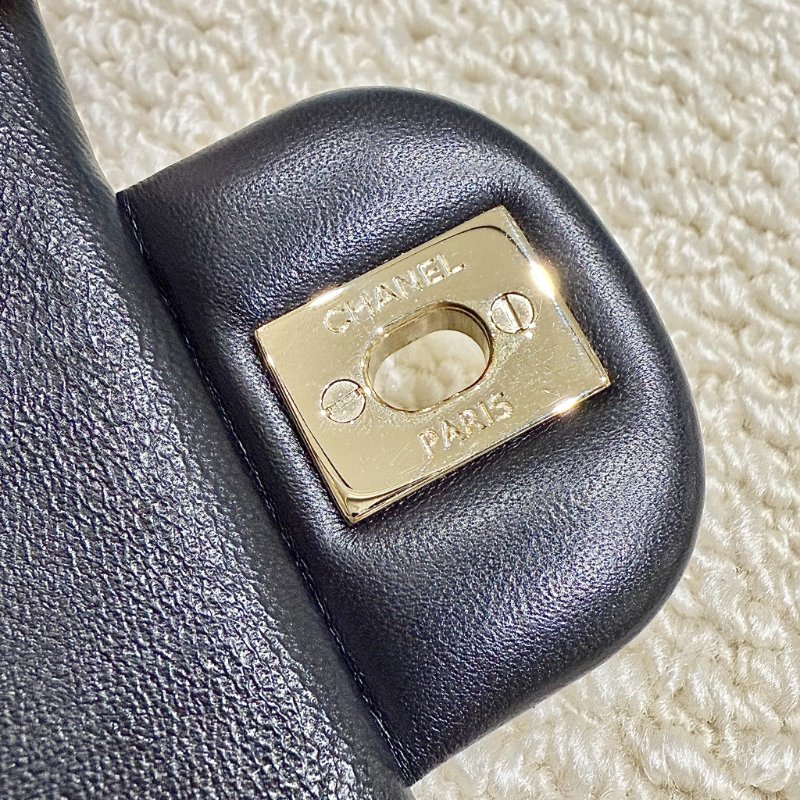 CHANEL - 黑色羊皮淡金釦20cm coco-18