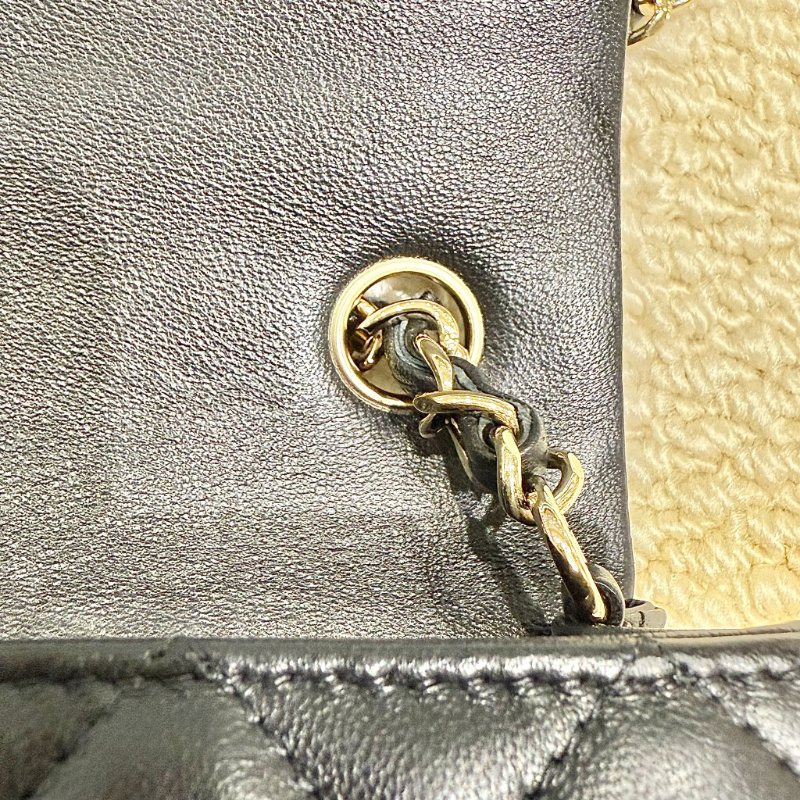 CHANEL - 黑色羊皮淡金釦20cm coco-20
