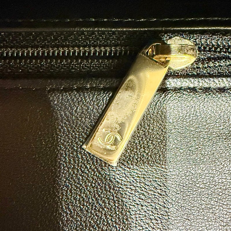 CHANEL - 黑色羊皮淡金釦20cm coco-21