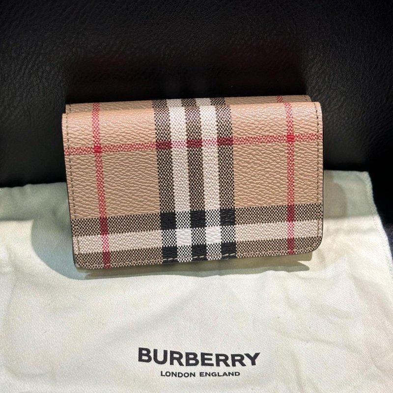 💎Han's house精品服飾💎 BURBERRY 格紋 LOGO 格紋 三折 中短夾 卡包 原價19500-5