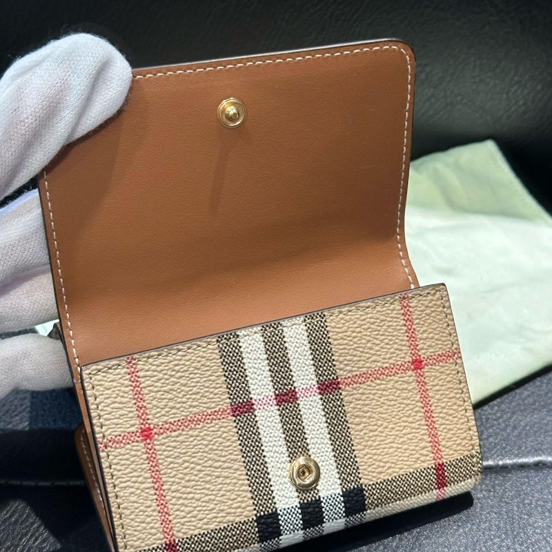💎Han's house精品服飾💎 BURBERRY 格紋 LOGO 格紋 三折 中短夾 卡包 原價19500-8