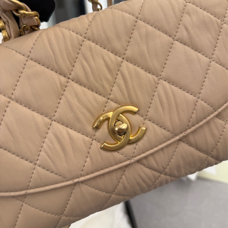 （極新美品全配）chanel香奈兒 小羊皮皺摺cocohandle flap 奶茶色-1