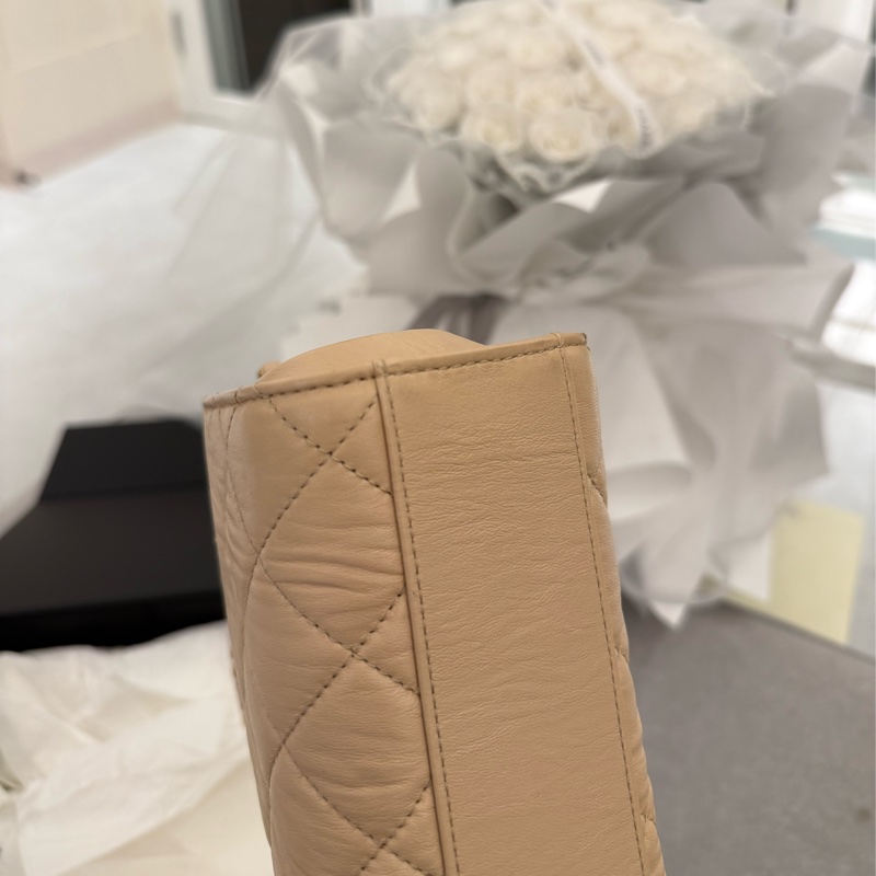 （極新美品全配）chanel香奈兒 小羊皮皺摺cocohandle flap 奶茶色-4