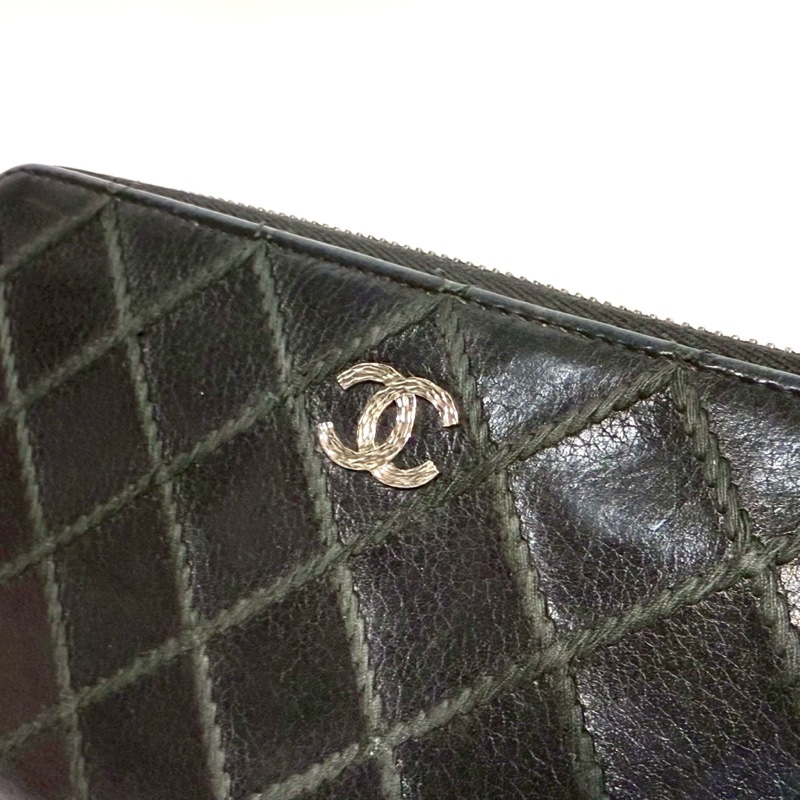 CHANEL黑銀牛皮粗縫線ㄇ拉長夾A80143-10