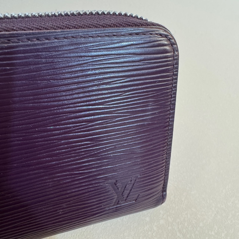 LV紫色EPI牛皮銀鍊ㄇ拉長夾M6007K-8