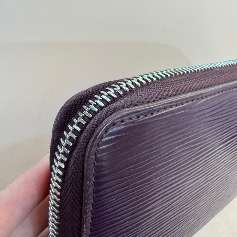 LV紫色EPI牛皮銀鍊ㄇ拉長夾M6007K-18