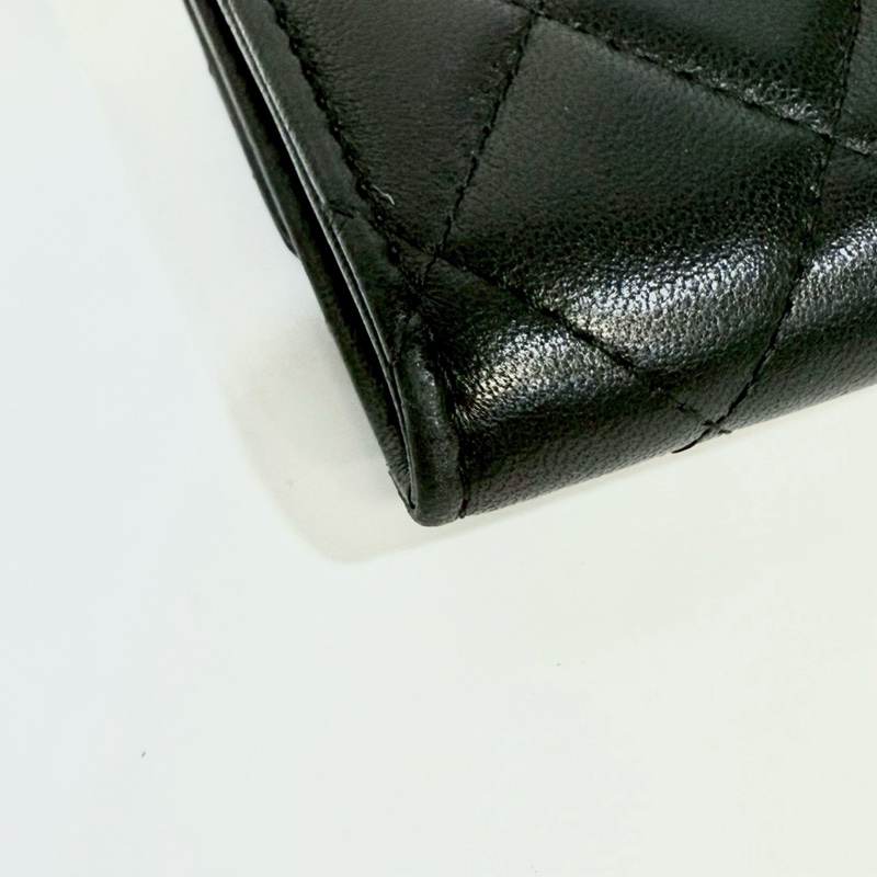 CHANEL黑色羊皮銀釦大雙C logo雙層下蓋卡包-9