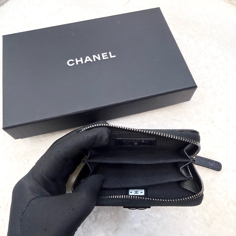 香奈兒CHANEL黑銀荔枝牛皮BOY拉鍊零錢包卡包A80602-4