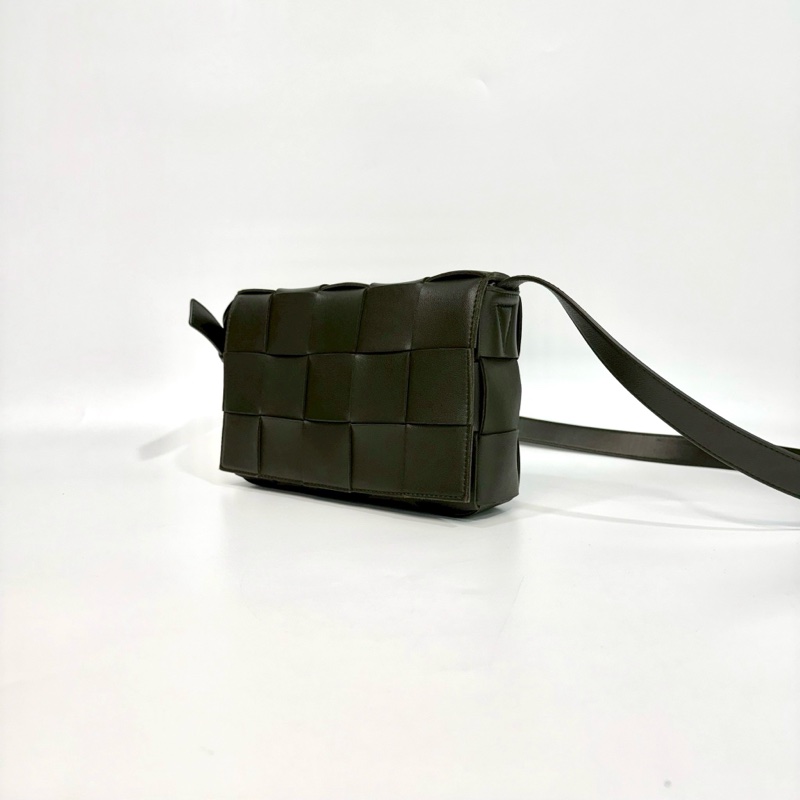 BV深綠色小羊皮大編織Cassette磁吸下蓋側背包578004-2