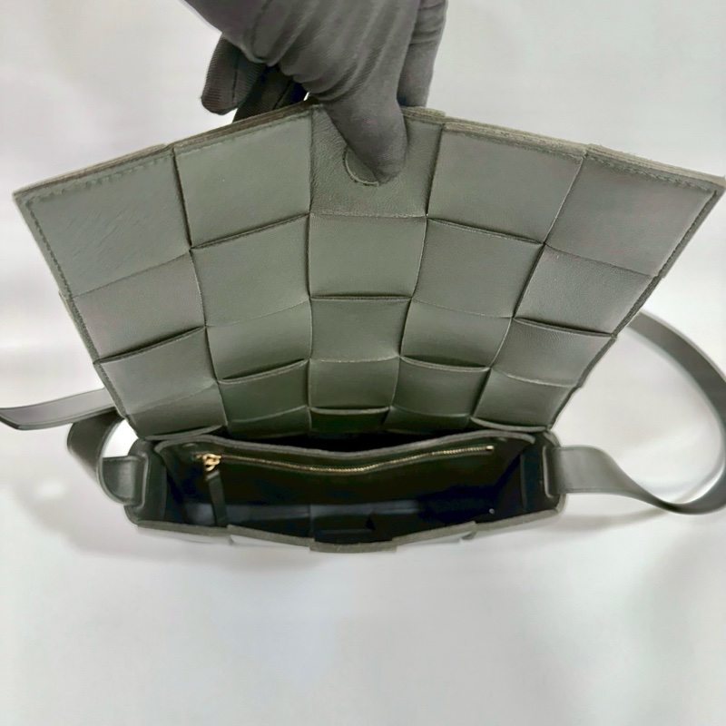 BV深綠色小羊皮大編織Cassette磁吸下蓋側背包578004-6