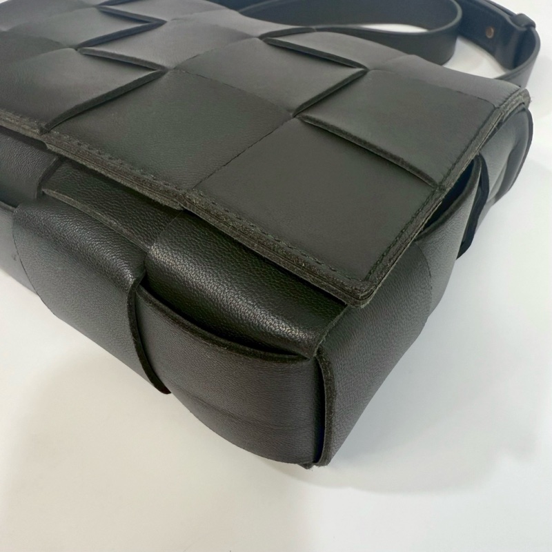 BV深綠色小羊皮大編織Cassette磁吸下蓋側背包578004-8