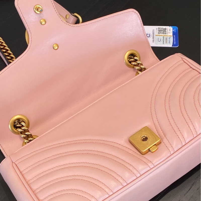 Gucci GG marmont26 櫻花粉 雙G金扣鏈條斜挎包 尺寸約26*15*9。-3