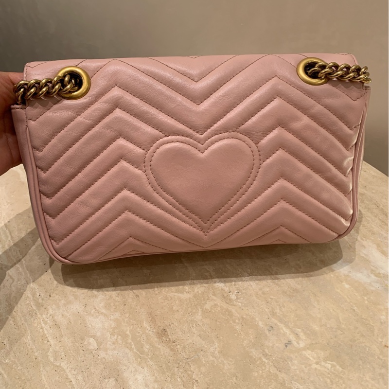 Gucci GG marmont26 櫻花粉 雙G金扣鏈條斜挎包 尺寸約26*15*9。-7