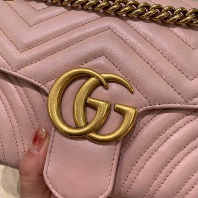 Gucci GG marmont26 櫻花粉 雙G金扣鏈條斜挎包 尺寸約26*15*9。-8