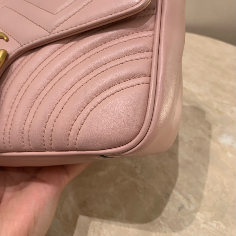 Gucci GG marmont26 櫻花粉 雙G金扣鏈條斜挎包 尺寸約26*15*9。-9