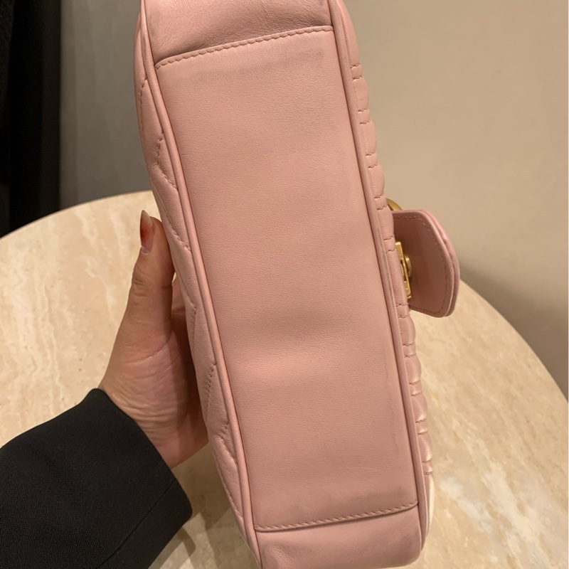 Gucci GG marmont26 櫻花粉 雙G金扣鏈條斜挎包 尺寸約26*15*9。-13