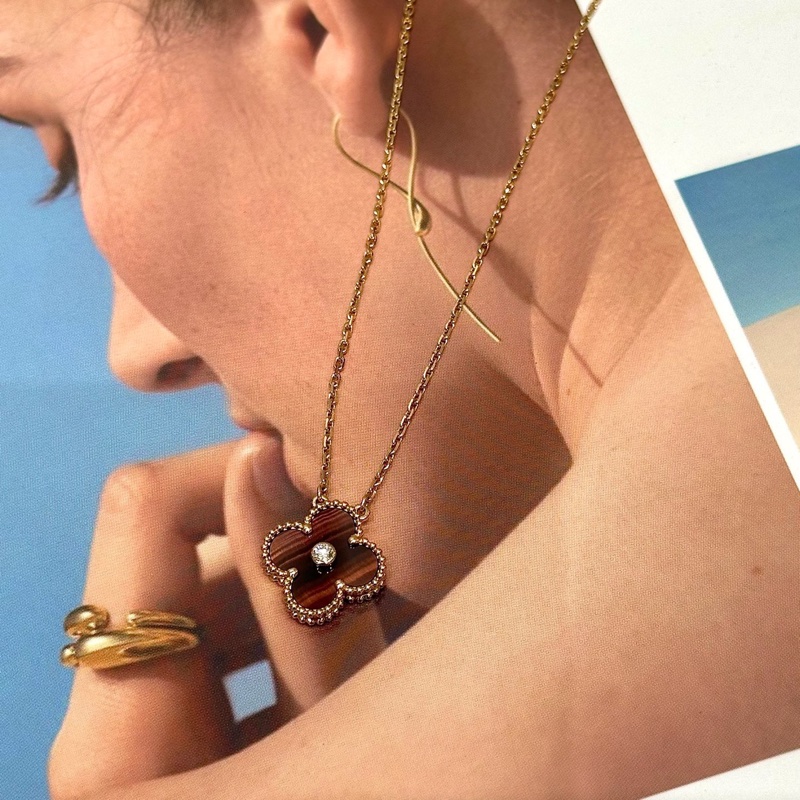 VCA 限量款玫瑰金帶鑽 牛眼石四葉草項鍊 暗紅色-3