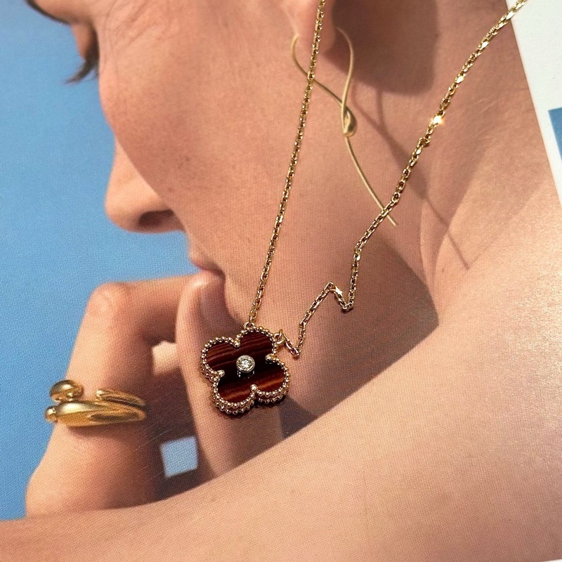 VCA 限量款玫瑰金帶鑽 牛眼石四葉草項鍊 暗紅色-5