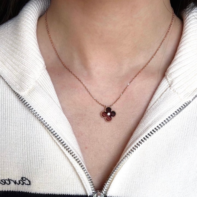 VCA 限量款玫瑰金帶鑽 牛眼石四葉草項鍊 暗紅色-6