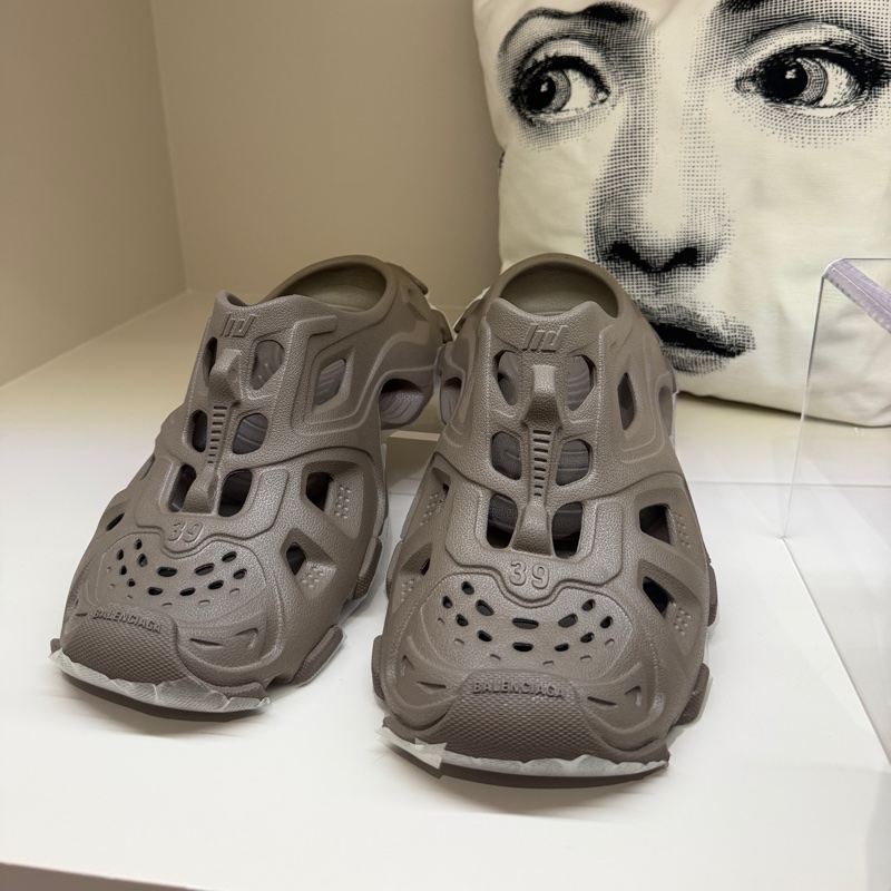 Balenciaga 咖色洞洞鞋 🤎🤎39/防塵袋-0